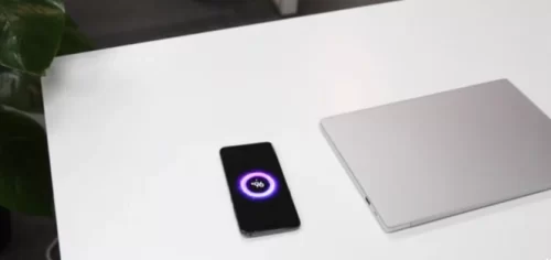Tren Furnitur 2025 yang Sedang Digemari Pasar 3 Meja Kerja dengan Charging Wireless - Tren Furnitur 2025 yang Sedang Digemari Pasar