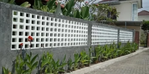 Model Pagar Tembok Samping Rumah Minimalis 2 Model Pagar Tebok Kombinasi Solid dan Roster/Kisi-kisi - Model Pagar Tembok Samping Rumah Minimalis
