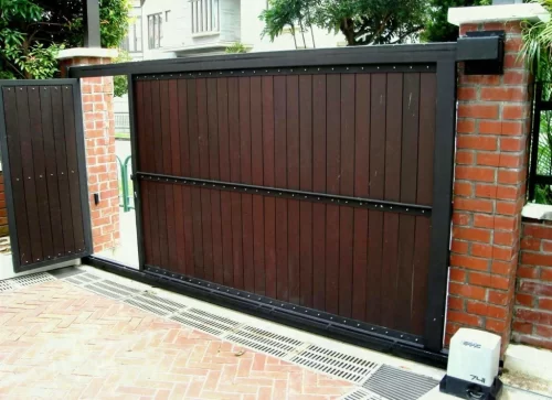 Pagar Rumah Kayu Minimalis 2(Courtina.id) 2.Model Pagar Kayu Vertikal Minimalis - Pagar Rumah Kayu Minimalis